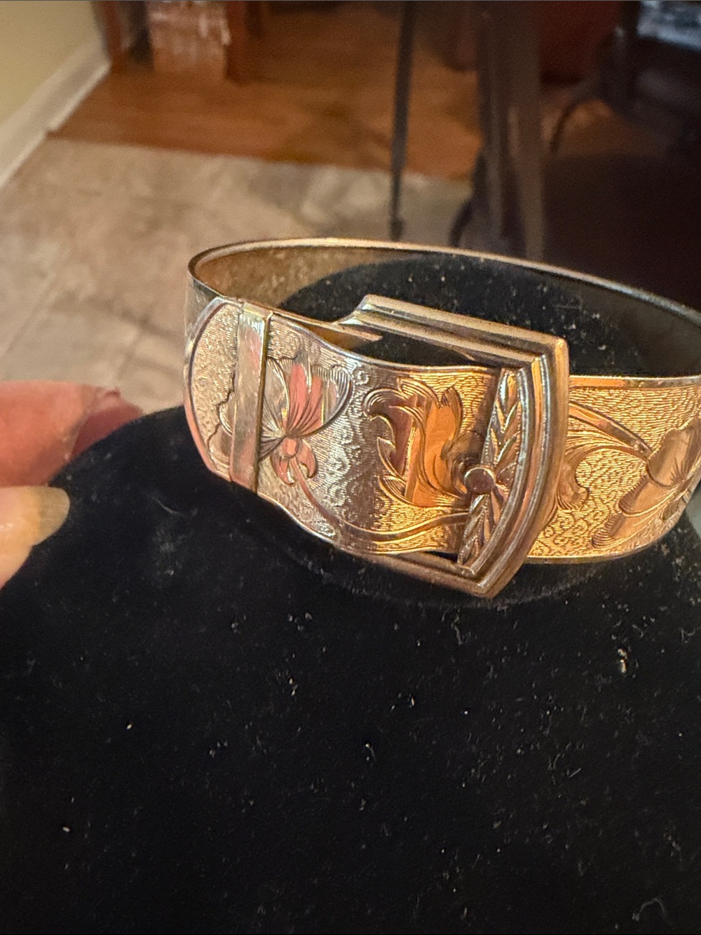 Marsh vintage Gold-Tone Floral Engraved Belt Bracelet